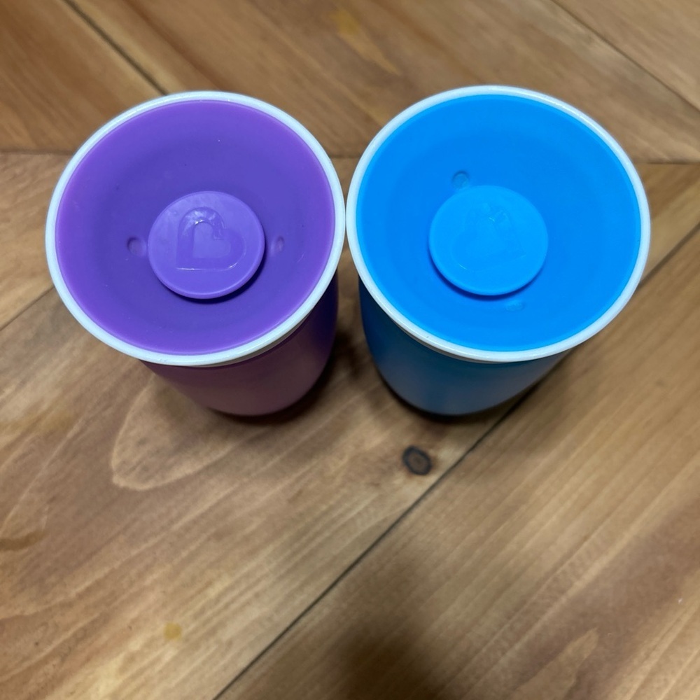 Set of 4 Munchkins Sippy Cups - Picture 3 of 11
